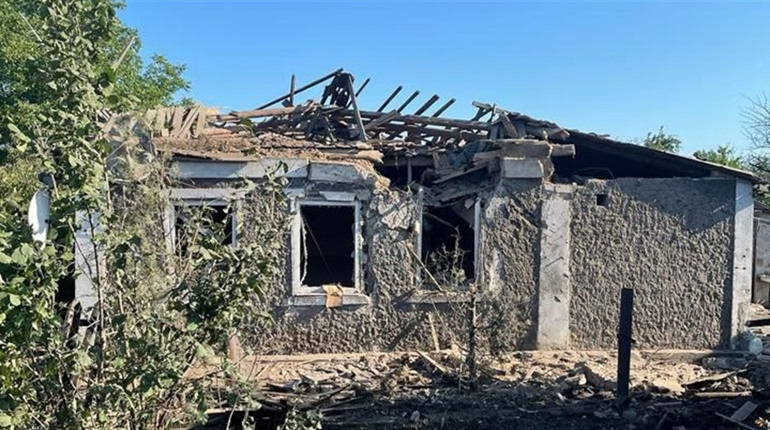 Росіяни завдали 3 ракетні удари по Торецьку: пошкоджені приватні будинки та гаражі