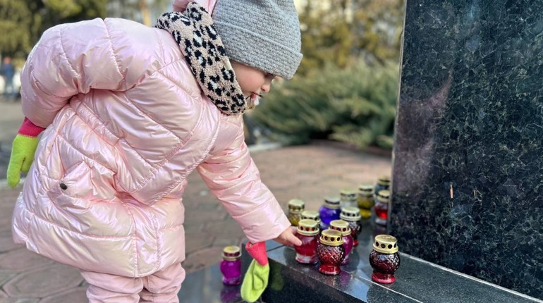 Втримали небо свободи: у Біляївці вшанували пам'ять Героїв Небесної Сотні