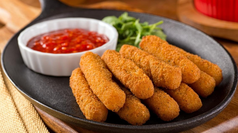 Рецепт дня: картопляні палички з сиром