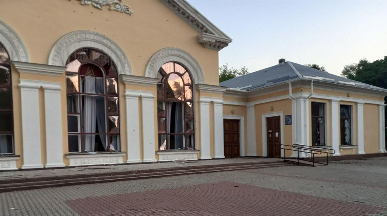 Кіровоградська обласна філармонія постраждала внаслідок нічної дронової атаки: що відомо