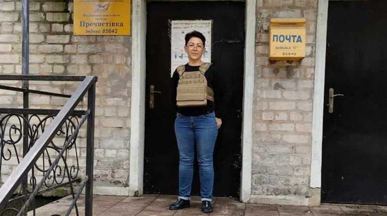 “Я вожу пенсії у прифронтові села” — працівниця Укрпошти розповіла про роботу у Волноваському районі