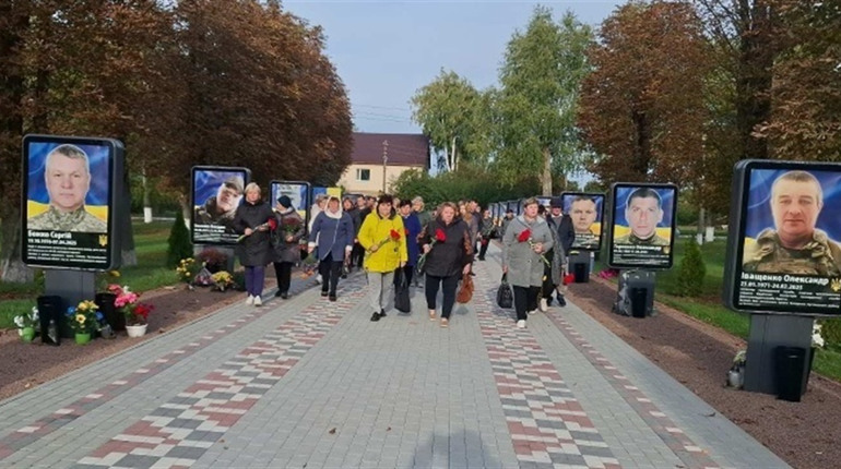 Новими іменами поповнилися Алеї Героїв Циблівської та Студениківської громад у День захисників