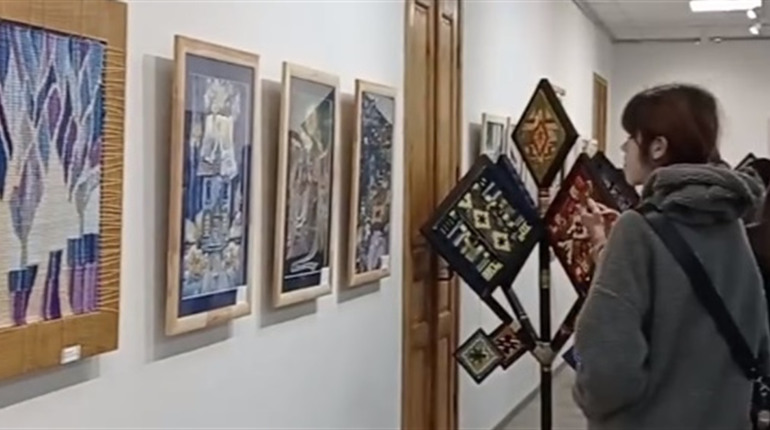У НІЖИНІ ЕКСПОНУЄТЬСЯ ВИСТАВКА ТВОРЧИХ РОБІТ "ДУХ РІЗДВА"