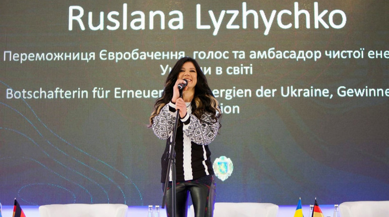 Співачка Руслана закликала біляївців підтримати будівництво сонячної станції: чому це важливо. ВІДЕО