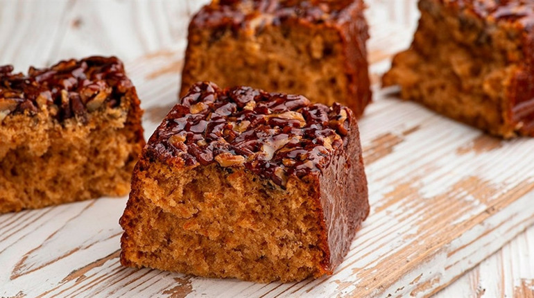 Рецепт дня: медовий кекс із горіхами та спеціями