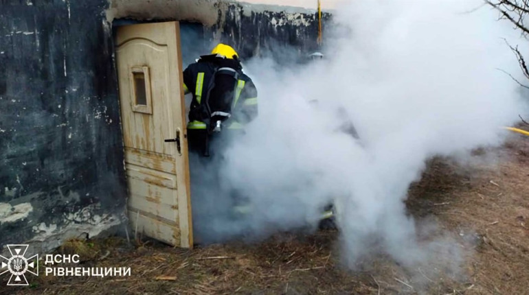 У Сарненському районі загорівся підвал будинку