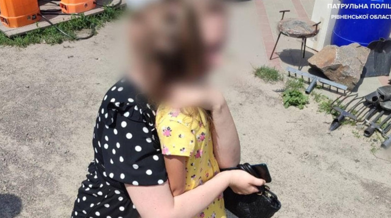 Загубилась на ринку: в Сарнах розшукали батьків чотирирічної дівчинки