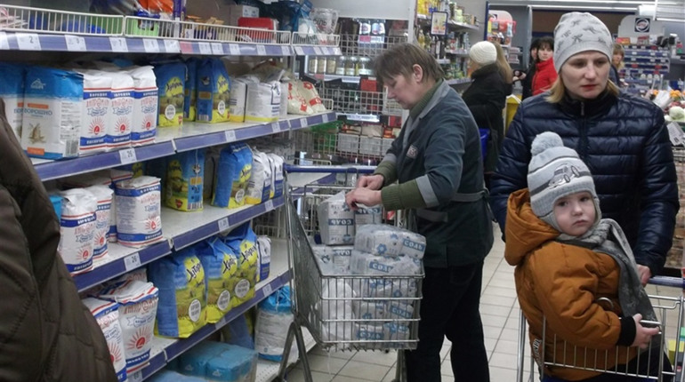 Білопільці  «розмітають» …сіль