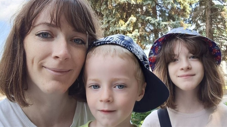 Як привити дитині любов до книжок. Поради від родини з Глухова, у якій всі обожнюють читати