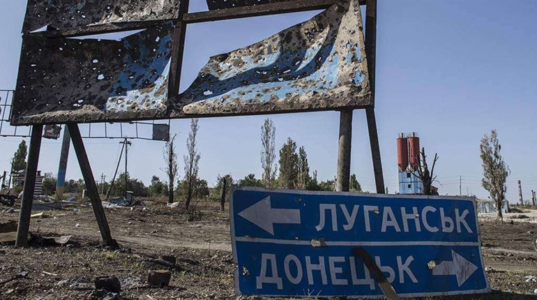 Прифронтові села Луганщини перебувають під обстрілами. З Невського вдалося евакуювати 49-річну жінку