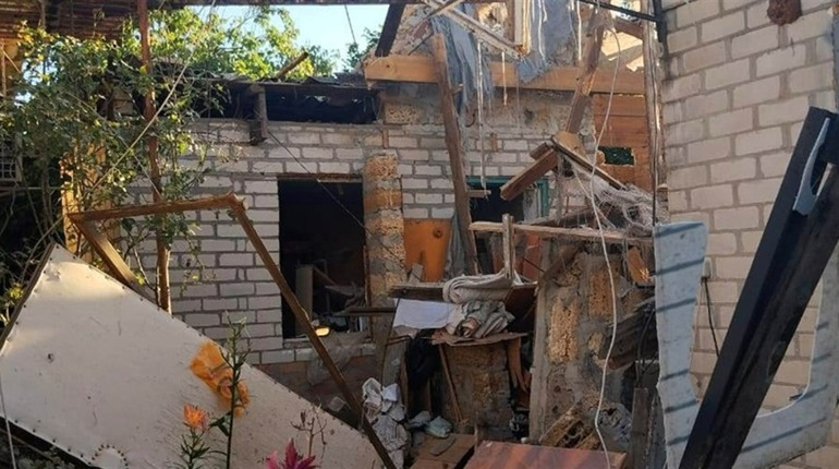 Били з танка та скидали боєприпаси з дрона: обстріли Херсонщини за добу