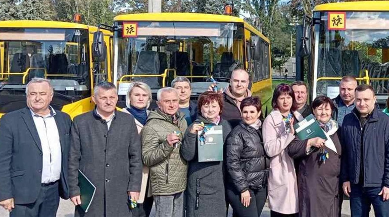 Балтська та Захарівська громади отримали нові шкільні автобуси: оновлення автопарку триває