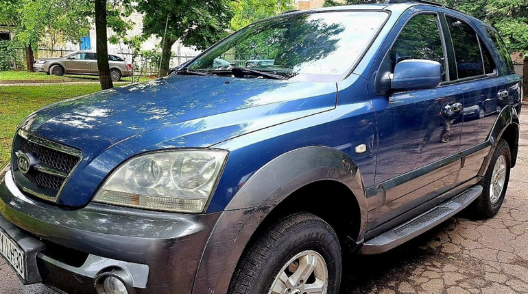 Зі Сміли військовим передали черговий автомобіль