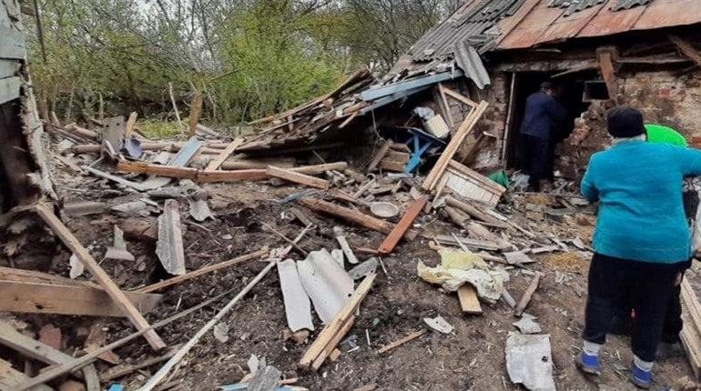 Унаслідок ворожого обстрілу на території власного домоволодіння загинула літня жінка (фото)