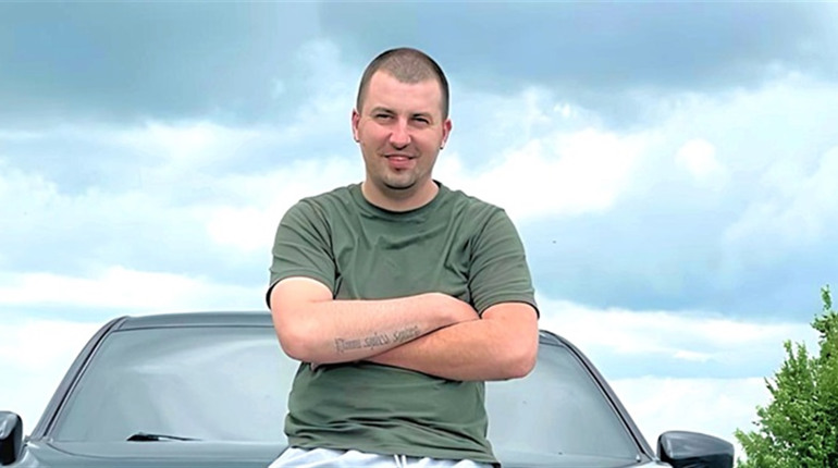«Не такі страшні обстріли, як сарафанне радіо», - Андрій Василенко про роботу таксистом у Нікополі