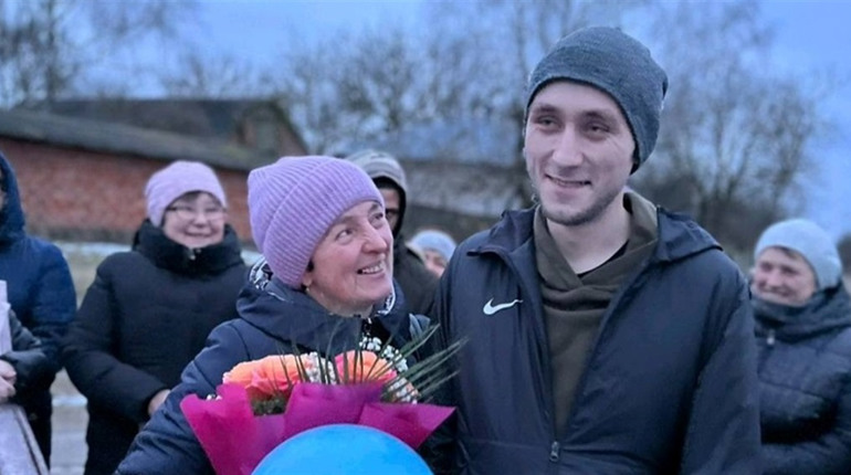 У Зіньківській громаді усім селом зустрічали звільненого із полону земляка