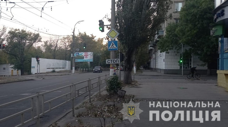 В Херсоні поліцейські встановлюють особу водія, який після наїзду на пішохода залишив місце ДТП