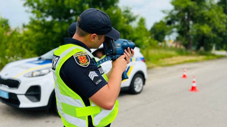 Водії на Полтавщині отримали понад 14 тисяч протоколів за перевищення швидкості