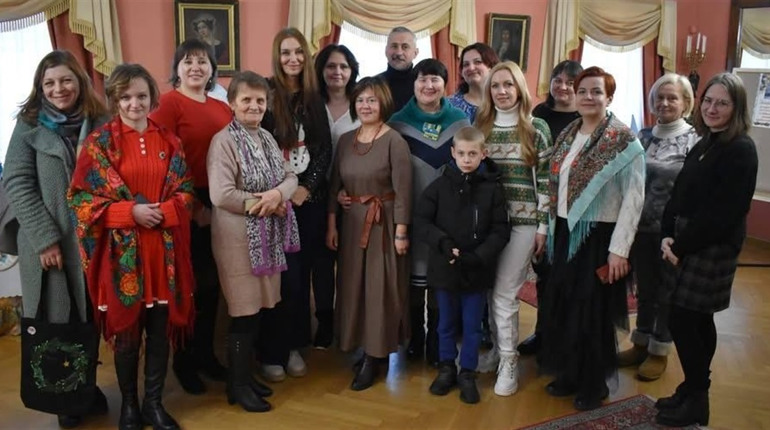 У Кременці відкрили виставку-ярмарок новорічно-різдвяного декору