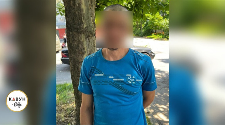 У Херсоні затримали чоловіка, який займався поширенням наркотиків