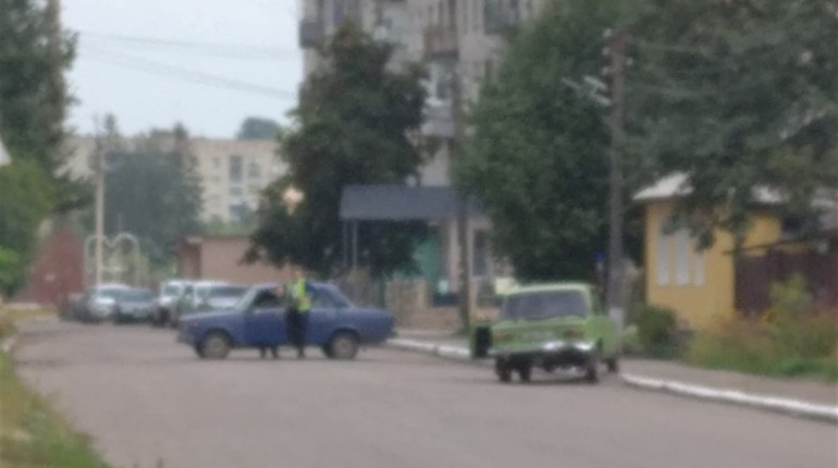 В центрі Білопілля автівка травмувала колишню вчительку