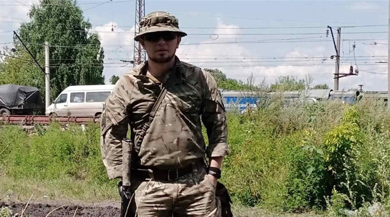 «Поліський вовк» Володимир Сосюк евакуював пораненого бійця з-під обстрілу на мотоциклі