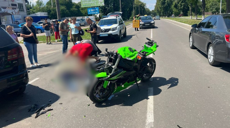 У Переяславі 32-річний мотоцикліст загинув на місці ДТП після зіткнення з авто: хроніка поліції