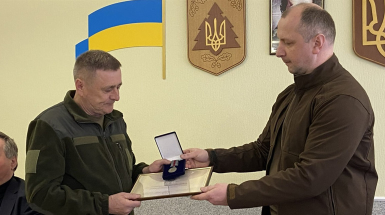 Екскерівника Славутського лісового господарство нагородили медаллю “За оборону України”