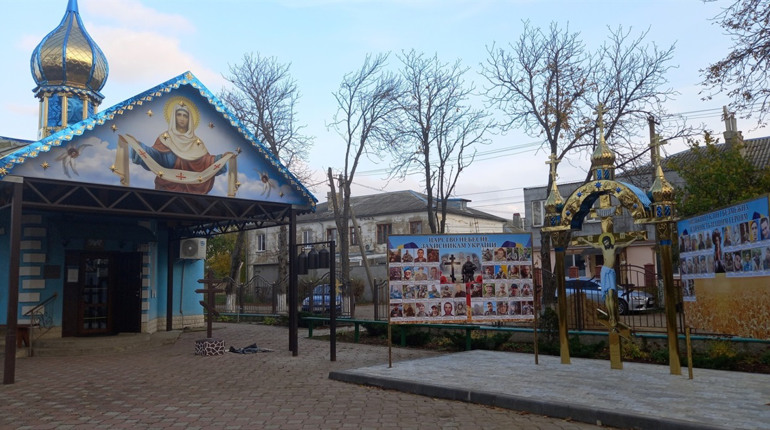 У Біляївці на території храму Покрови Богородиці створили Куточок пам’яті захисникам України