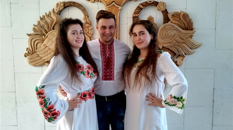 Сімейне тріо, народжене з любові: історія родини Малашевич