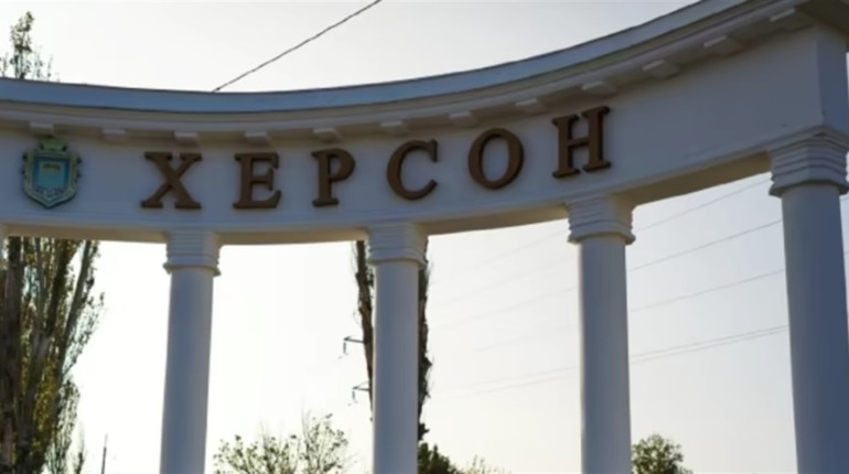 Через ворожі обстріли знеструмлена частина Херсона