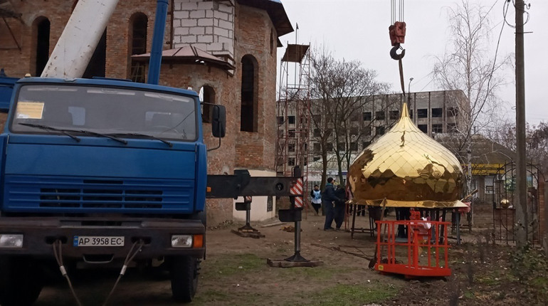 На храме святой Татьяны в Мелитополе зазолотился купол
