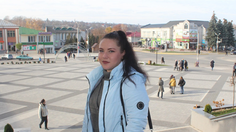 «Можна загинути всередині». Що допомогло дівчині, яка пережила окупацію, знайти себе у Городку