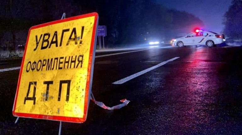 На Кременеччині водій авто збив велосипедиста та пішохода та втік