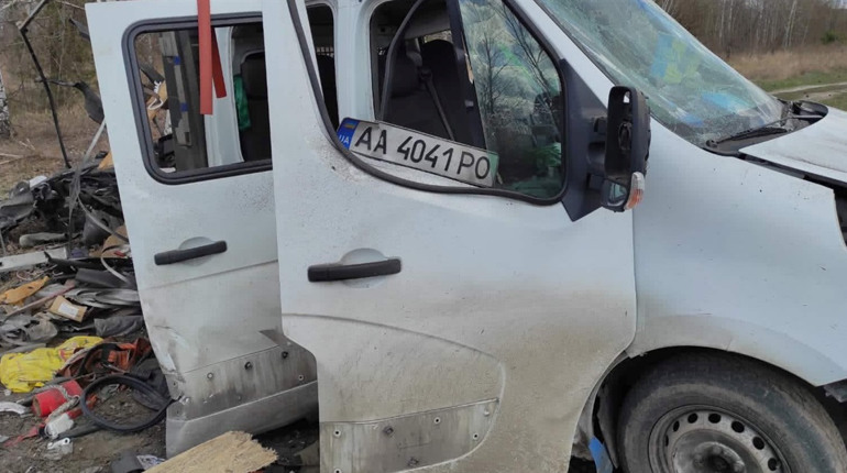 Автівка фастівських електромонтерів підірвалася на міні: вони відновлювали світло на Макарівщині