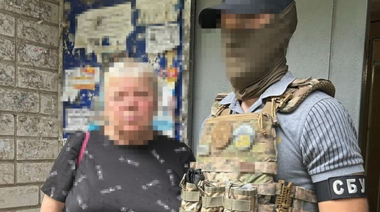 У Херсоні СБУ затримала агітаторку, яка працювала в окупаційному «виборчкомі»
