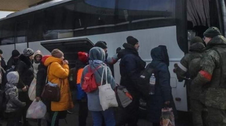 На Луганщині окупанти примусово переселяють людей. Куди депортують населення