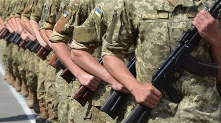 Осіннього призову в армію не буде: президент скасував його і відклав демобілізацію