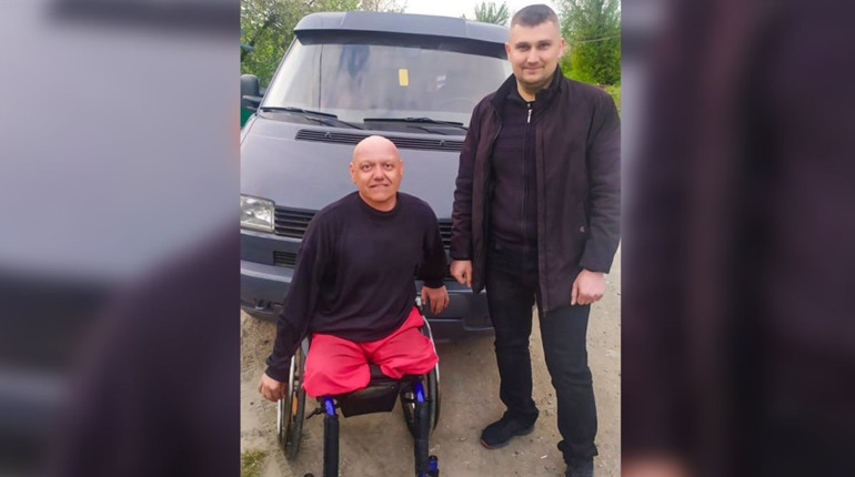 З Городка на фронт поїхала ще одна автівка. Кошти на неї зібрав Сергій Рогаль з товаришем