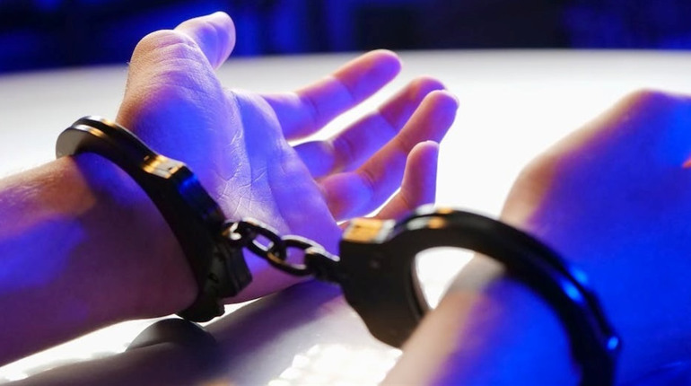 Вихопив гроші із кишені та вкрав телефон під час застілля: Дрогобицький суд ув’язнив чоловіка