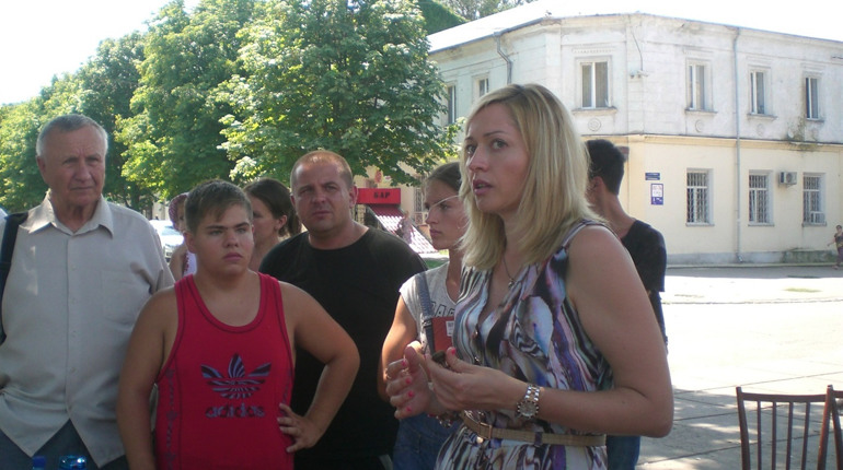 Як гросмейстер Наталія Жукова грала в шахи з дітьми у Каховці