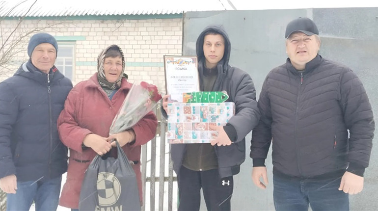 Старшокласника з Есмані відзначили за відвагу: він виніс з-під завалів поранену жінку