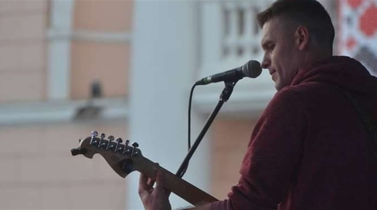 «З самих лише матюків пісні не складеш»: інтерв'ю з первомайським музикантом