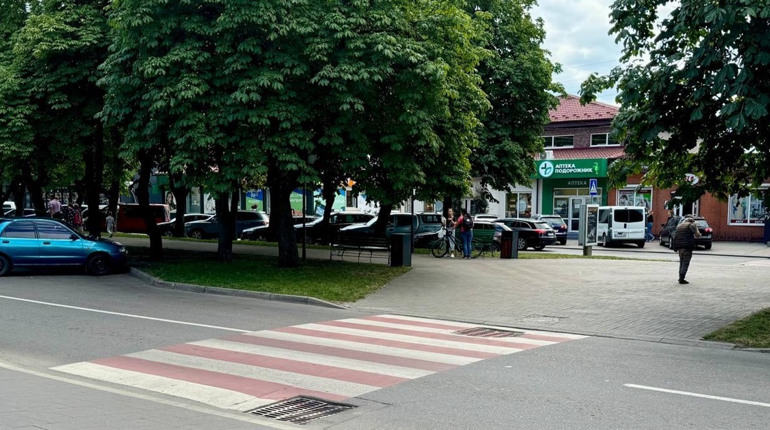 У Сарнах на пішохідному переході збили людей: що відомо