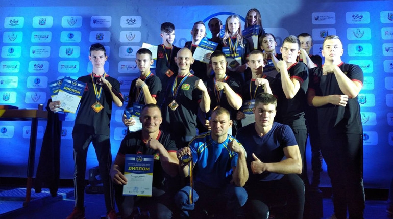 Троє армрестлерів зі Сватового привезли з Чемпіонату України «золото» і «бронзу»