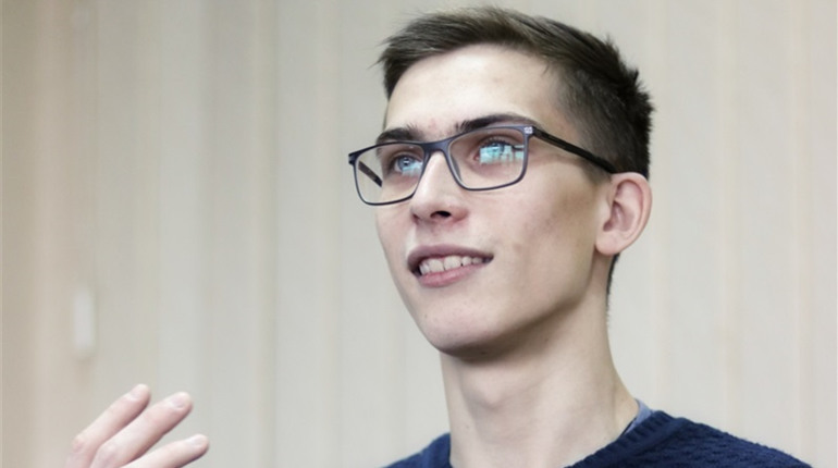 Городской портрет: учитель-студент Владимир Татарин любит печь торты и мечтает пожить в Америке