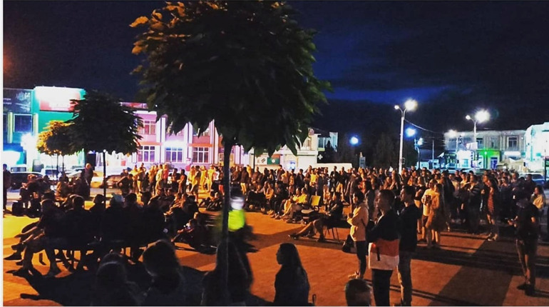 Вуличний кінотеатр у місті Городок. Чому його досі немає і коли буде
