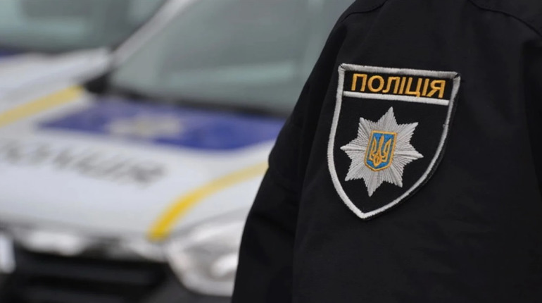 На Переяславщині зникла жінка, Lanos в'їхав у стовп, а через пса водійка пошкодила бампер свого авто