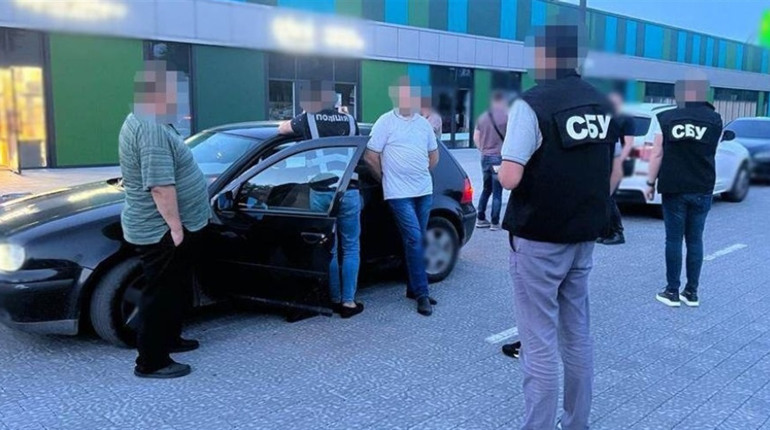 Обіцяв уникнути покарання за нетверезу їзду: у Дрогобичі затримали адвоката під час одержання хабара