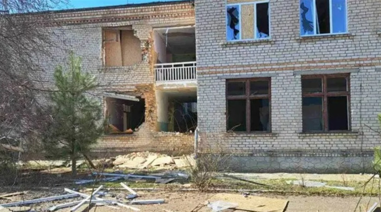 Окупанти вдарили по селу на Херсонщині під час видачі гуманітарної допомоги
